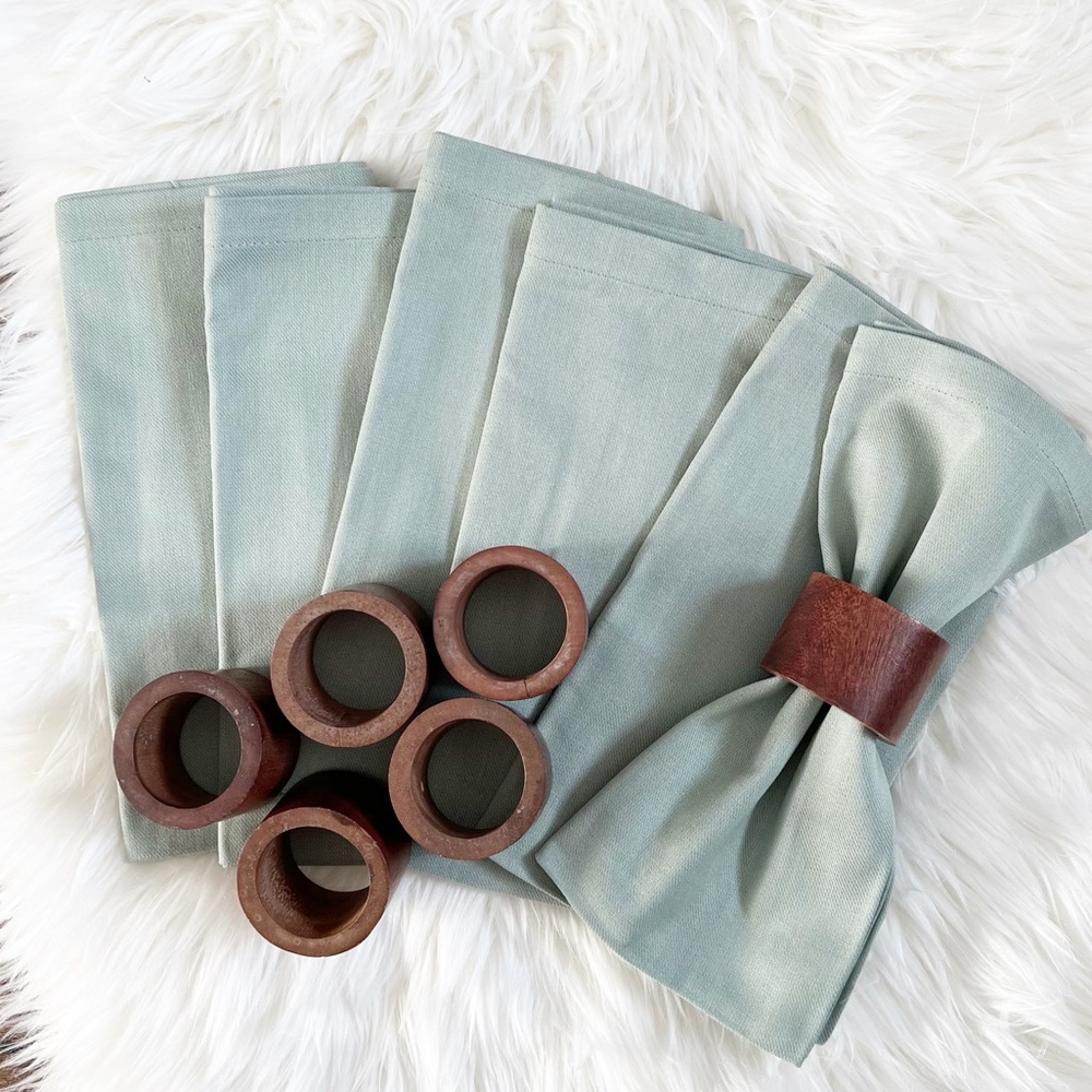 NWOT Set of 6 napkins and rings in sage green and wood